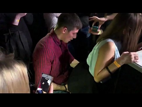 ❤️ Sess reali f'nightclub Russu. Tfajla Russa ta’ 18-il sena fl-anus u l-vaġina fucked f’nightclub Porn iebes f'mt.bestsexporno.ru ❌